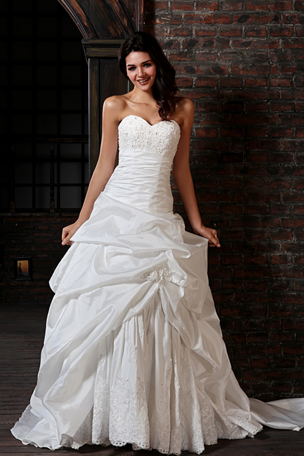 Sophisticated Sweetheart Lace Satin Wedding Ball Gown - Click Image to Close